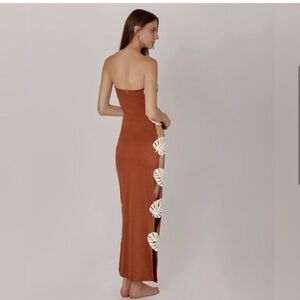 Chic strapless Brown Dress with Leaf Accents